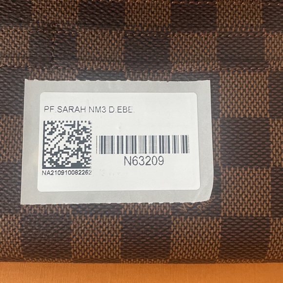 Authentic Louis Vuitton Sarah Damier Wallet - Picture 3 of 6